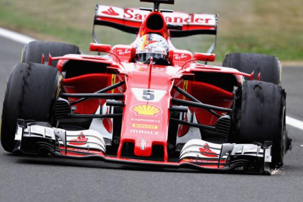 Pilotos da Ferrari têm problemas com pneus e Hamilton vence o GP da Inglaterra