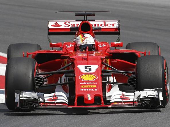F1 in Austria, Hamilton vola nelle libere 1