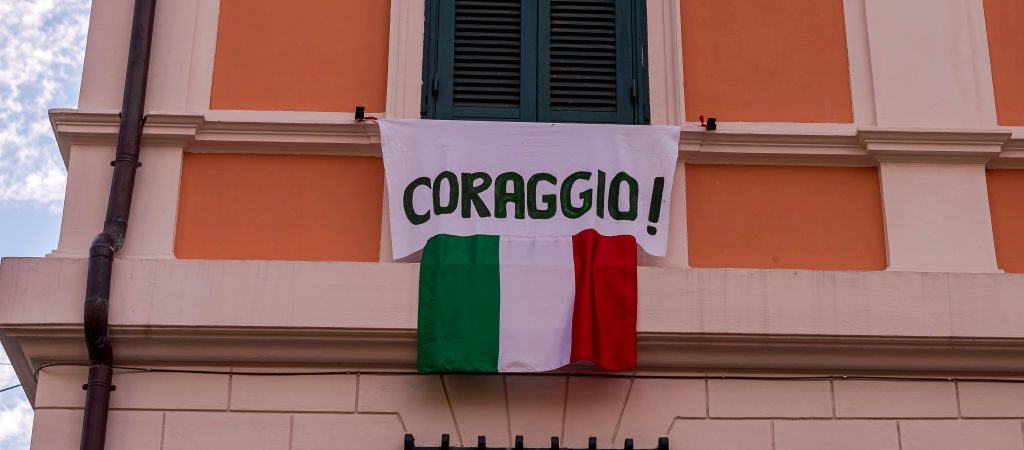 Número de casos e mortes diárias por coronavírus avançam na Itália