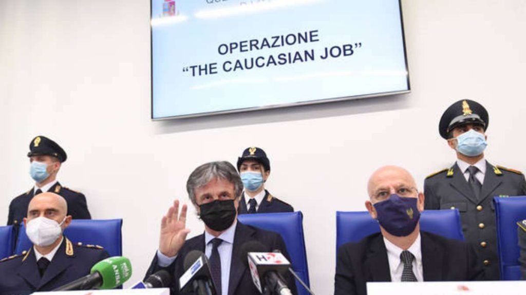 Polícia italiana prende 7 pessoas por falsificar documentos para terroristas