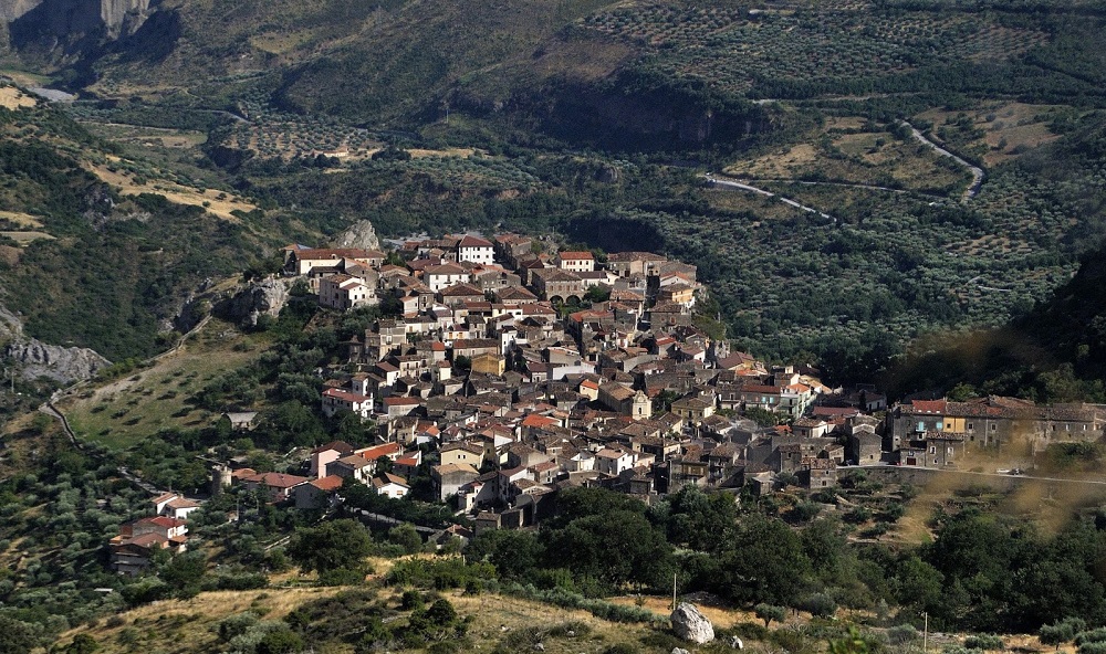 Para atrair habitantes, vilas da Calábria oferecem 28 mil euros a novos moradores