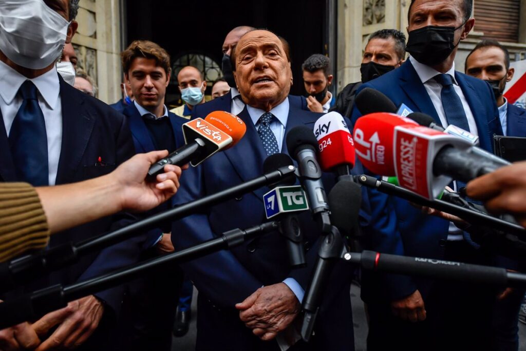 Cantora Cristina Ravot revela em depoimento que recebeu apartamento de 1,7 milhão de euros de Berlusconi