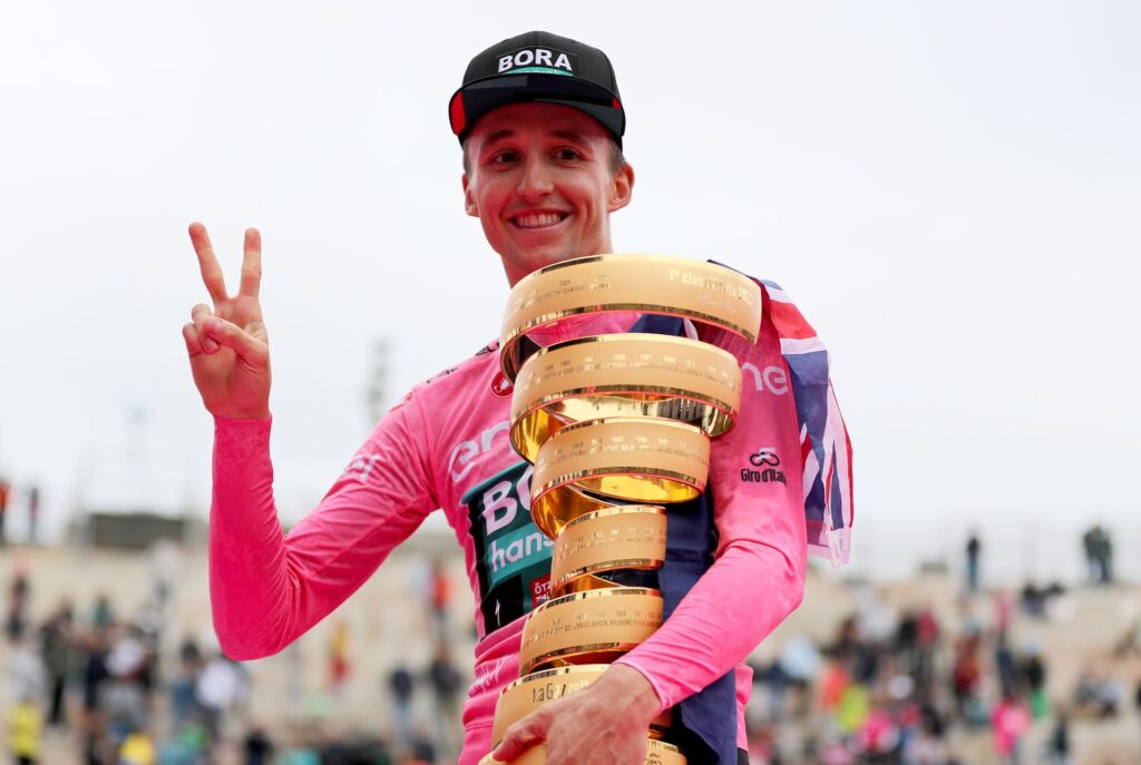 Australiano de 26 anos é o grande vencedor da edição de 2022 do Giro d’Italia