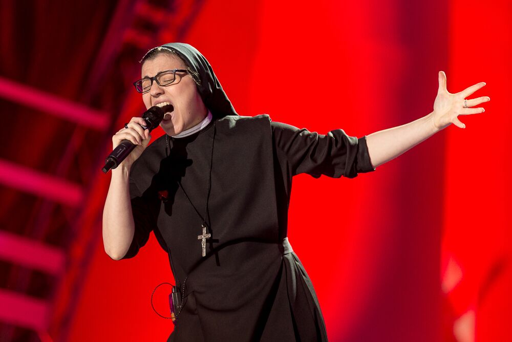 Freira italiana vencedora do ‘The Voice’ deixa vida religiosa para se tornar cantora