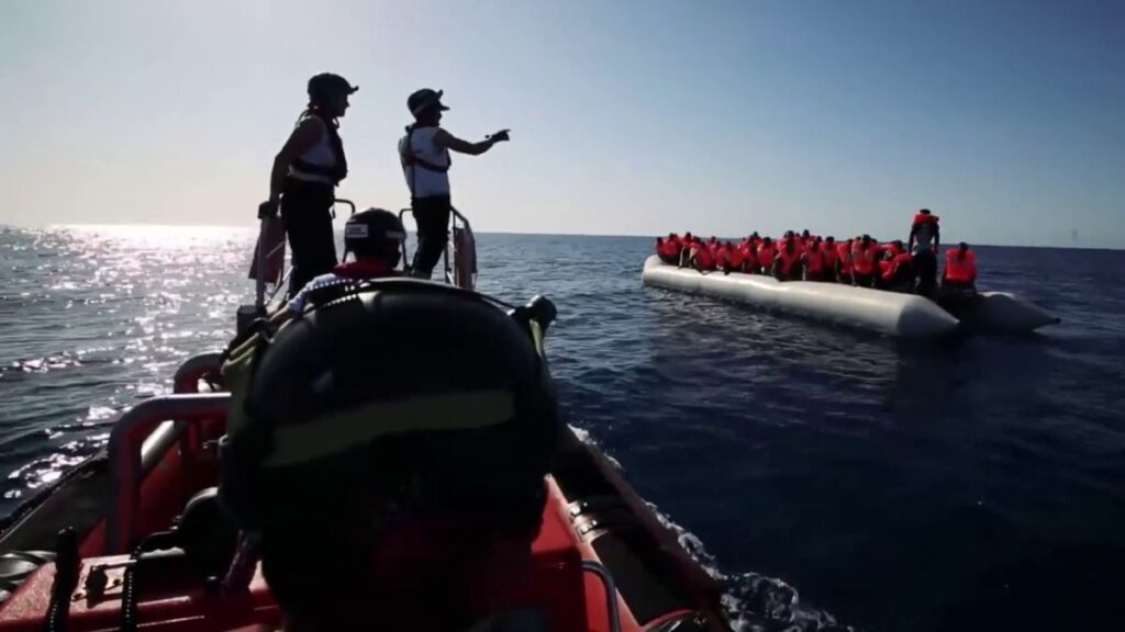 Senado da Itália aprova decreto-lei para combater fluxos migratórios no Mediterrâneo
