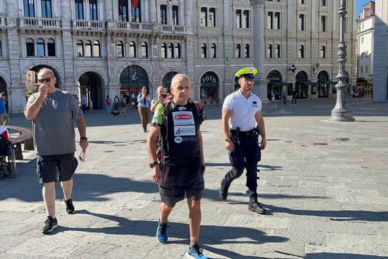 Ex-atleta italiano de 90 anos inicia viagem a pé de 2,5 mil quilômetros
