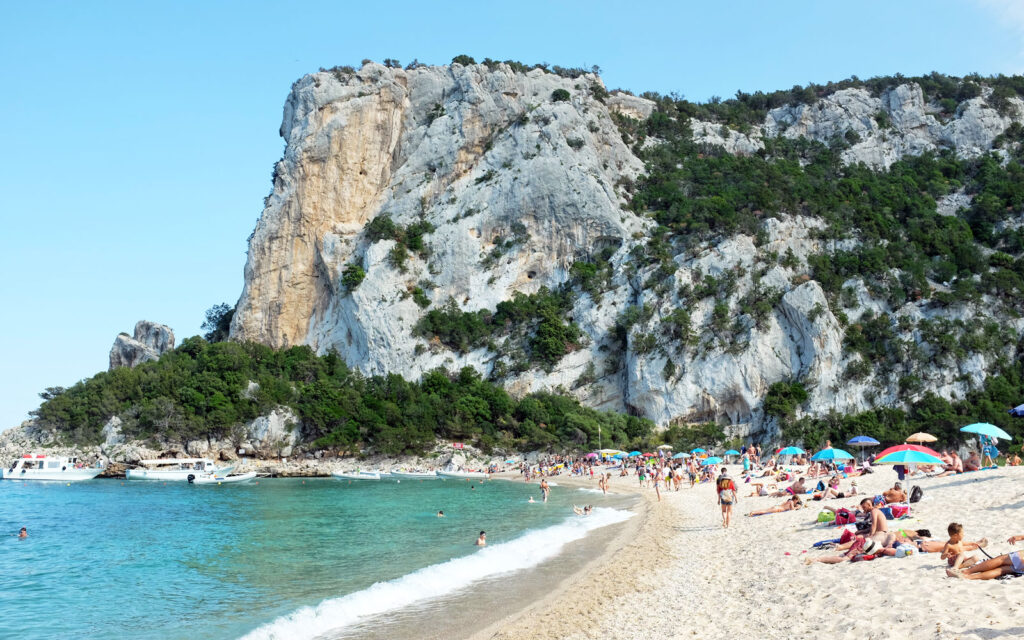 Praia de Cala Luna, na Sardenha, terá limite de até 600 pessoas simultaneamente