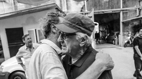 Ator americano Robert De Niro visita Paolo Sorrentino em set de filmagem em Nápoles