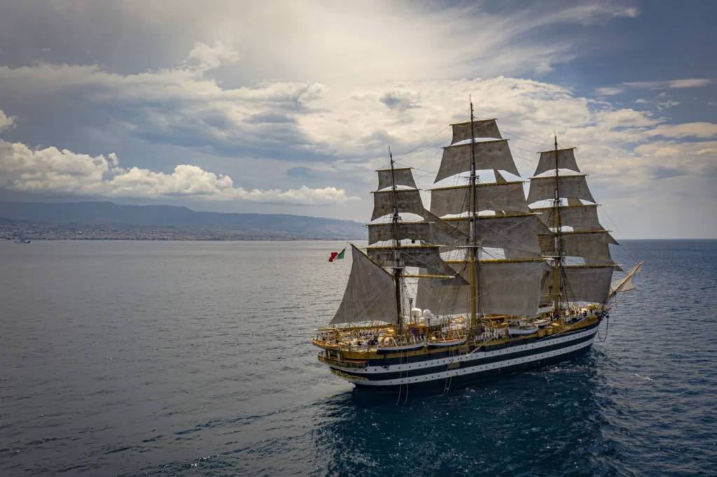 Navio italiano Amerigo Vespucci ficará neste sábado na costa de Niterói em homenagem aos 450 anos da cidade