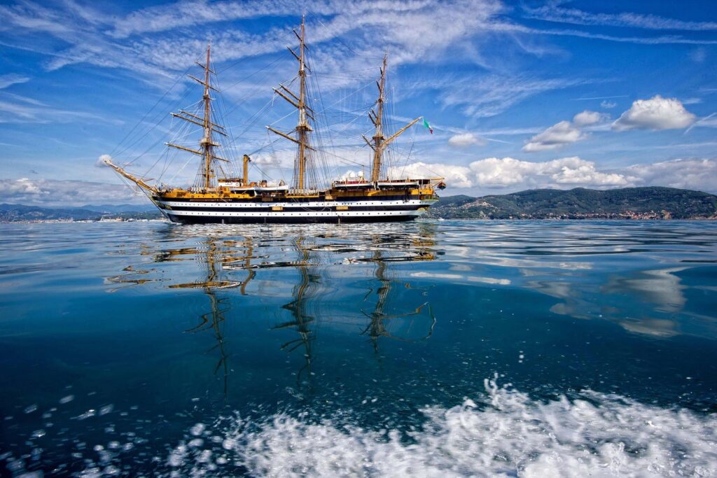 Veleiro italiano Amerigo Vespucci atravessa pela primeira vez Cabo Horn